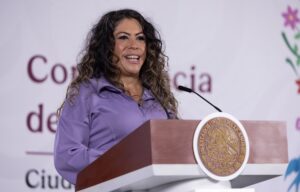 Karla Describe como alimentan a Merlin e incluye un Taco de Carnitas