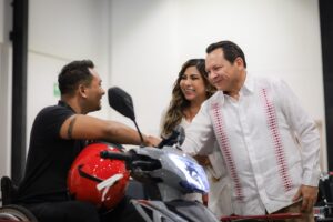 Renacimiento Maya entrega apoyos de movilidad a 81 personas con discapacidad