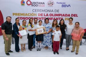 Premia Mara Lezama a las y los estudiantes ganadores de la Olimpiada del Conocimiento Infantil 2026
