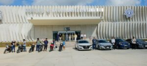 Entrega Mara Lezama 10 vehículos recuperados por las corporaciones de seguridad, en el C5