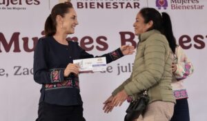 La Pensión Mujeres Bienestar no es una dádiva, es un derecho de las mexicanas: Presidenta en entrega de tarjetas en Río Grande, Zacatecas