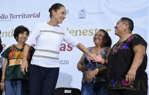 En Playa del Carmen, presidenta Sheinbaum entrega más de 500 títulos de propiedad y escrituras
