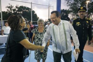 Gobernador Joaquín Díaz Mena atiende personalmente a vecinas y vecinos de El Roble Agrícola 