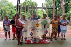DIF Yucatán entrega proyectos productivos y de primeros auxilios a familias de Tixméhuac
