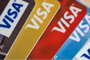 Visa recortará 2 mil 600 empleos; CEO atribuye a la IA parte del cambio en la forma de trabajar
