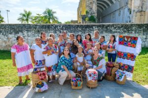 Conmemora Mara Lezama el Día Mundial del Bordado y reconoce a más de 4 mil 790 artesanas y artesanos mayas (+Vídeo)