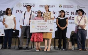 Presidenta Claudia Sheinbaum Pardo, entrega apoyos de El maíz es la raíz a productores de Oaxaca