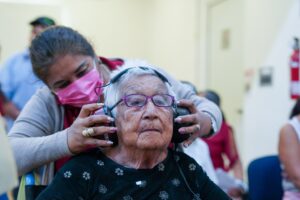 Recuperan más de 2,500 personas capacidad de escuchar y comunicarse en Yucatán