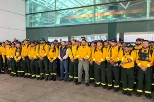 México envía a Canadá más de 100 efectivos para entrenar a personal contra incendios