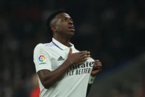 Vinicius renueva con el Real Madrid hasta 2032