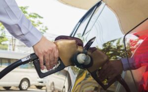 Hacienda reduce subsidios semanales al diésel y las gasolinas