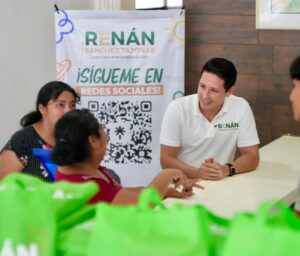 Renán Sánchez Tajonar arranca en Cozumel la entrega de kits de libretas escolares 2026
