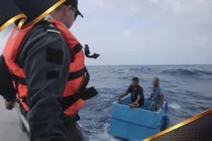 Rescatan a dos pescadores después de estar 5 días en altamar sobre una hielera