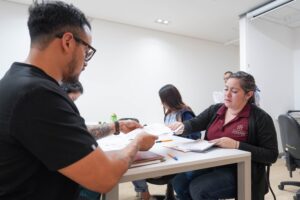 Se ponen la camiseta: alta afluencia de médicas y médicos para registrarse en el O’Horán 