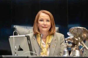 Senado recibe iniciativa de Sheinbaum para impedir candidaturas con doble nacionalidad