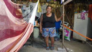 Mujer de Teya convierte el urdido de hamacas en sustento para su familia