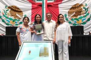 Reconoce Mara Lezama la fuerza, identidad y liderazgo de las mujeres mayas con la Medalla al Mérito Mujer Indígena Maya “María Petrona Uicab” (Vídeo)