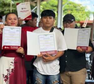Más de siete mil personas de 15 años o más superan rezago educativo en Yucatán