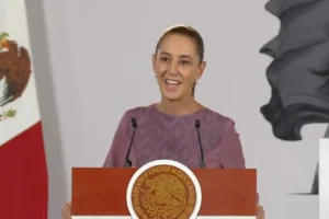 La Presidenta Claudia Sheinbaum agradece dedicatoria de AMLO en su nuevo libro; pide leerlo