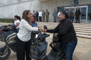 Devuelve Mara Lezama nueve vehículos recuperados y exhorta a fortalecer la cultura de la denuncia (+Vídeo)