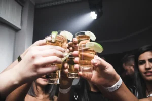 Advertencia para los borrachos… Esto puede pasar con tu hígado y estas son las señales