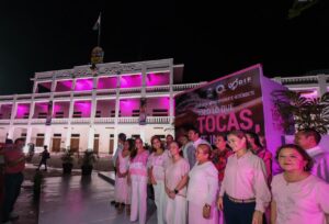 Presiden Mara Lezama y Verónica Lezama Iluminación rosa en Quintana Roo para promover la detección oportuna del cáncer de mama