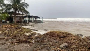 Ya son 4 estados en alerta por huracán Simón, que se mantiene en categoría 4