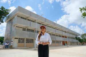 Entrega Mara Lezama primera etapa del CBTIS 301 en Cancún (+Vídeo)