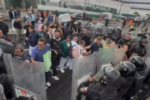 Cierres por protestas de trabajadores del IMSS afectan CDMX