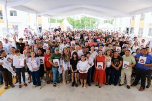 Acompaña Mara Lezama entrega de 288 Viviendas para el Bienestar a familias de Puerto Aventuras (+Vídeo)
