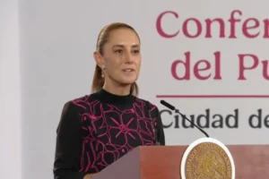 La Presidenta Claudia Sheinbaum Pardo, afirma que el IMSS planteará a los trabajadores un «programa integral» que incluirá un aumento salarial