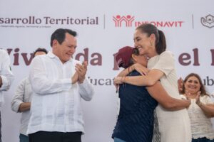 Guadalupe no alcanzaba el puntaje del Infonavit; hoy la Presidenta le entregó las llaves de su casa: 432 viviendas en Umán (+Vídeo)